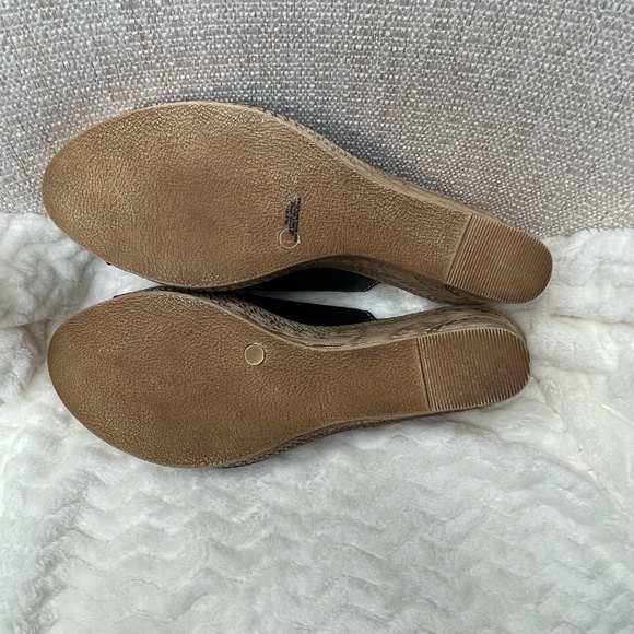 Bella-Vita Women's Wedge Leather Upper Sandals Slip On Made In Italy Size 11M - Picture 8 of 8